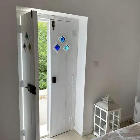 Trullo Donna Gina Con Terrazza 別荘 ロコロトンド